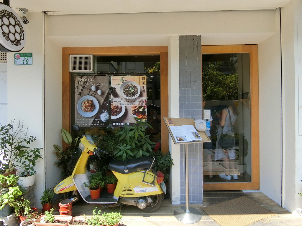 「捷運：中山站六號出口」Poffertjes cafe 荷蘭小鬆餅