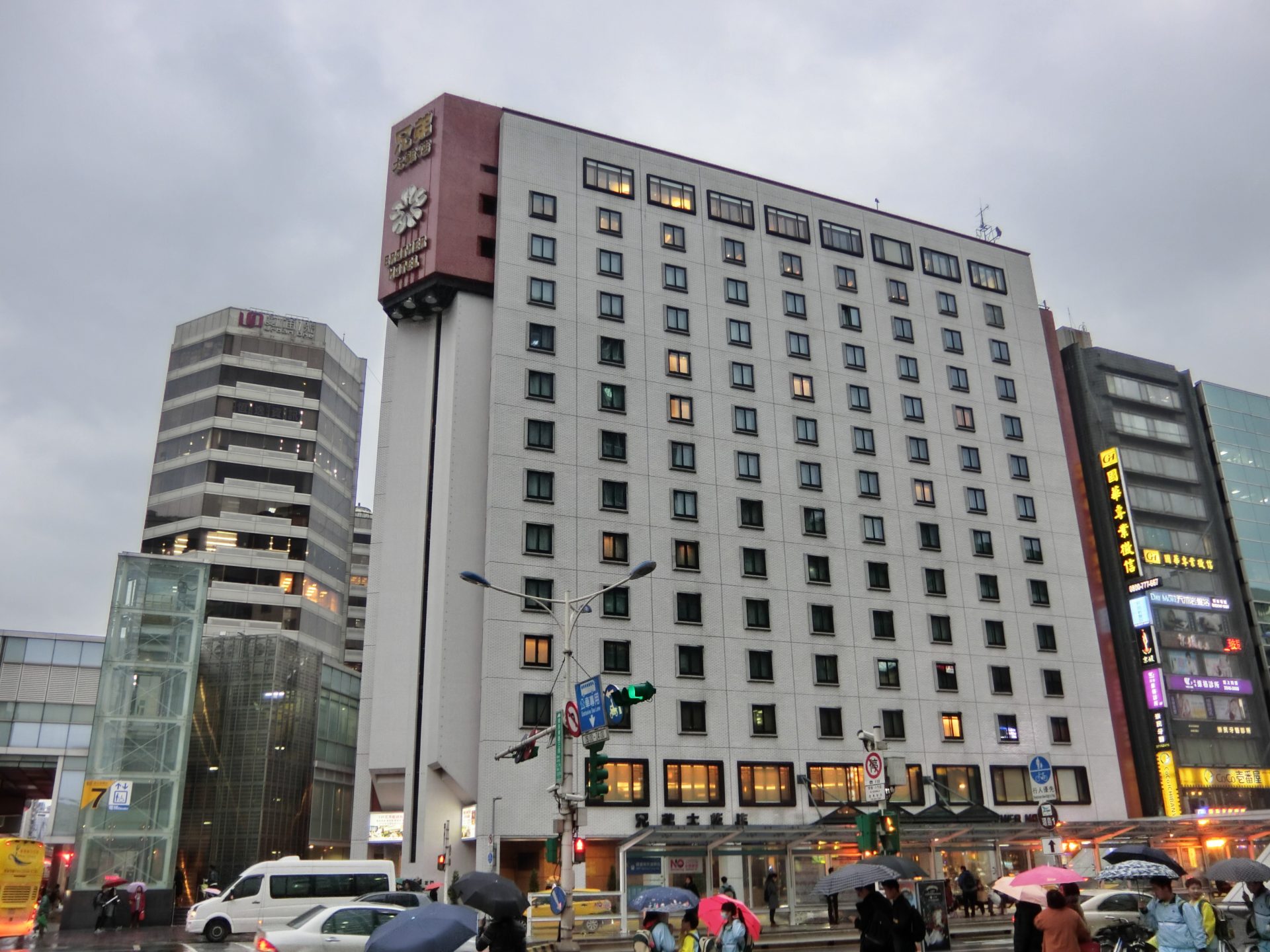 「捷運：南京復興站」Brother Hotel Taipei 兄弟大飯店~鐵板燒-花香廳