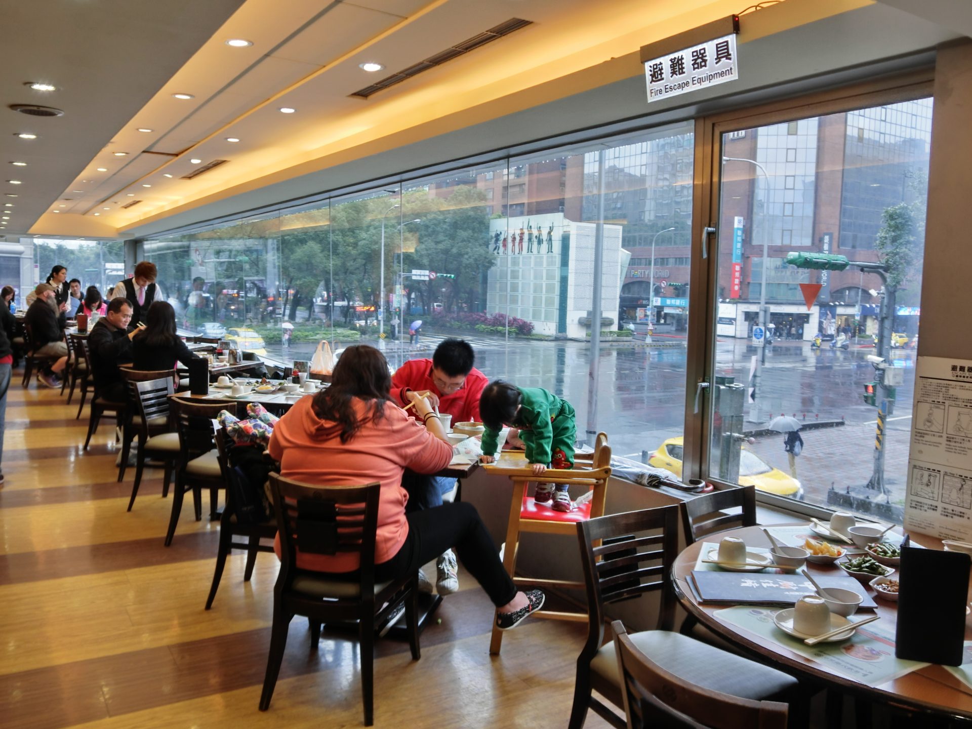 「捷運：忠孝敦化站」 京星港式飲茶 廣東餐廳 · 飲茶餐廳～早餐篇