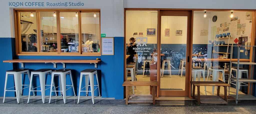 「捷運：三重站」Koon coffee roasting studio 㒭咖啡～自烘淺焙咖啡店（一店）