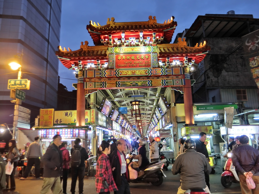 「捷運：龍山寺」萬華夜市（廣州街 華西街 梧州街 和平西路）