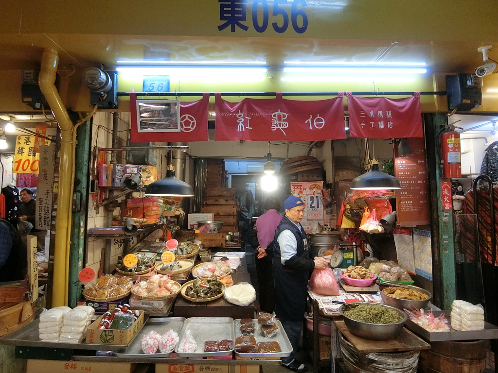 「捷運：龍山寺」紅龜伯 (三水傳統 手工粿店) 年糕