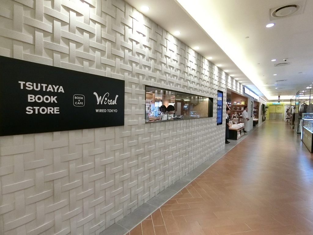 「捷運：市政府站」 Tsutaya Bookstore Taiwan  - WIRED TOKYO Taiwan 信義店